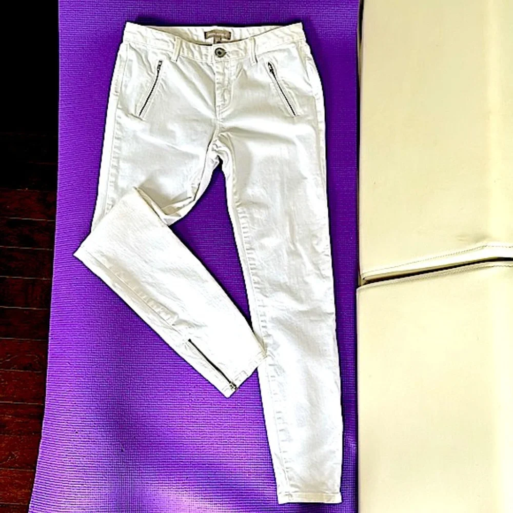 Banana Republic Brushed Cotton Off-White Cropped Jeans W/ Zippers - Picture 2 of 7